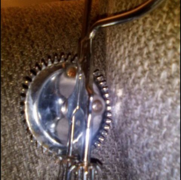 Vintage Ekco Rotary Hand Held Mixer Egg Beater Stainless Steel Red Handle - Picture 5 of 7